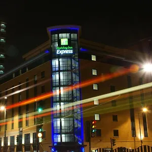 Express Stratford By Ihg מלון